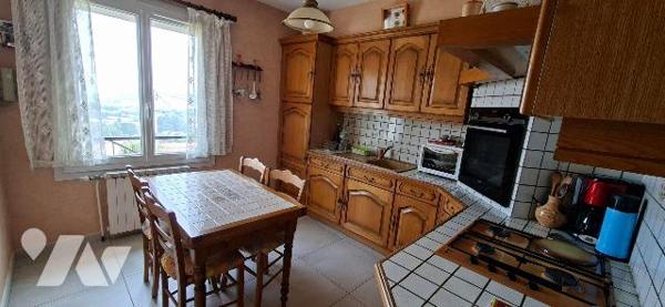 A SORBIERS, une maison individuelle d'environ 84 m2.