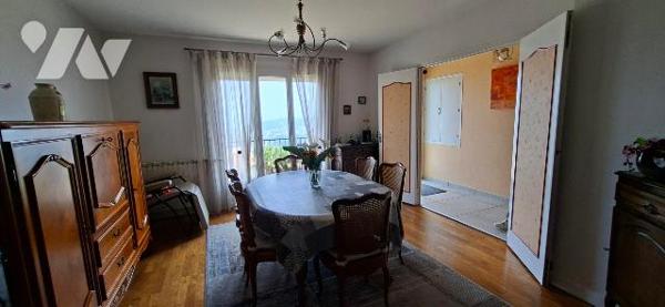 A SORBIERS, une maison individuelle d'environ 84 m2.