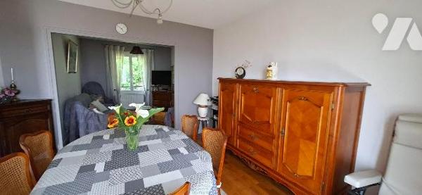 A SORBIERS, une maison individuelle d'environ 84 m2.