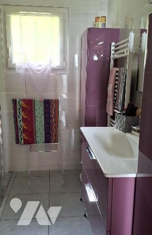 A SORBIERS, une maison individuelle d'environ 84 m2.