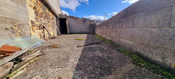 GRANGE EN PIERRES A ENTIEREMENT RENOVER