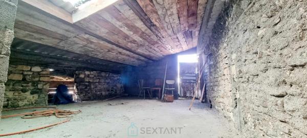 GRANGE EN PIERRES A ENTIEREMENT RENOVER