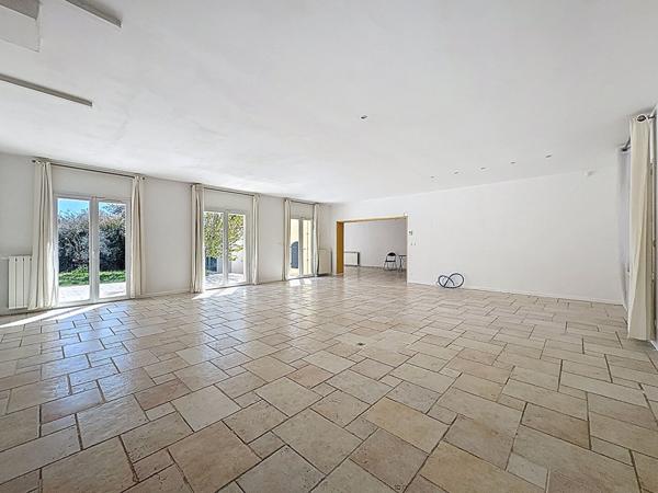 Maison PLAIN PIED Montfavet 5 pièces 157m² et 784m² de terrain