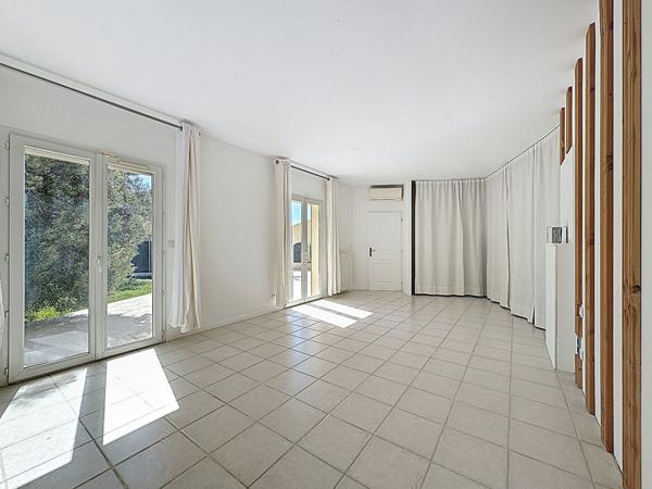 Maison PLAIN PIED Montfavet 5 pièces 157m² et 784m² de terrain