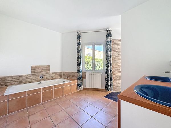 Maison PLAIN PIED Montfavet 5 pièces 157m² et 784m² de terrain