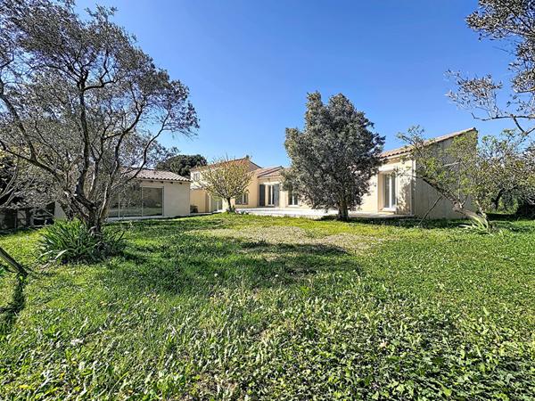 Maison PLAIN PIED Montfavet 5 pièces 157m² et 784m² de terrain