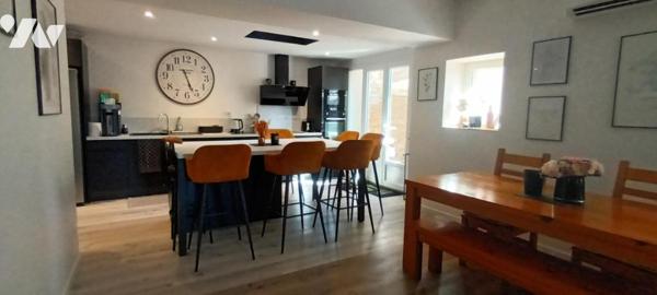 maison de ville avec parking, garage et terrasses