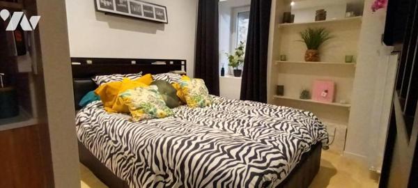 maison de ville avec parking, garage et terrasses