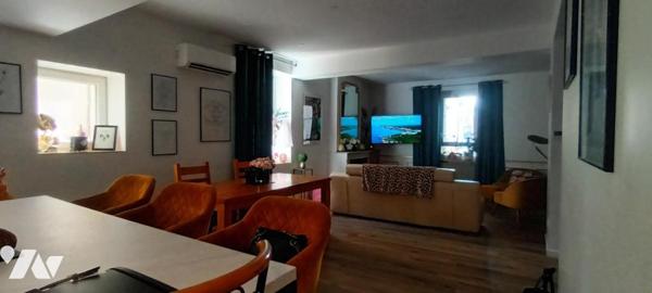 maison de ville avec parking, garage et terrasses