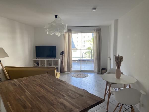 Montpellier (34000) À louer – T2 55 m² avec terrasse et parking – Port Marianne