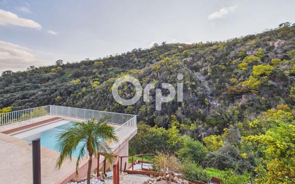 Maison à vendre    6 pièces • 172,58 m2 Mandelieu-la-Napoule