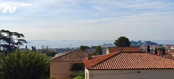 Magnifique Maison de 270 m2 avec piscine et vue mer, à 5 min du port.