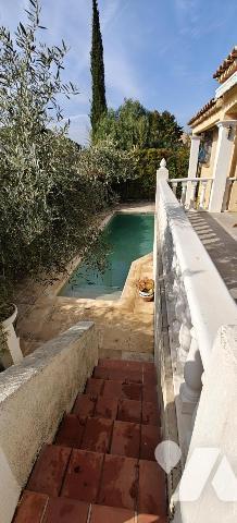 Magnifique Maison de 270 m2 avec piscine et vue mer, à 5 min du port.