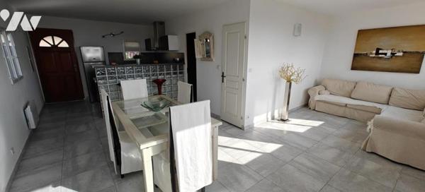 Magnifique Maison de 270 m2 avec piscine et vue mer, à 5 min du port.