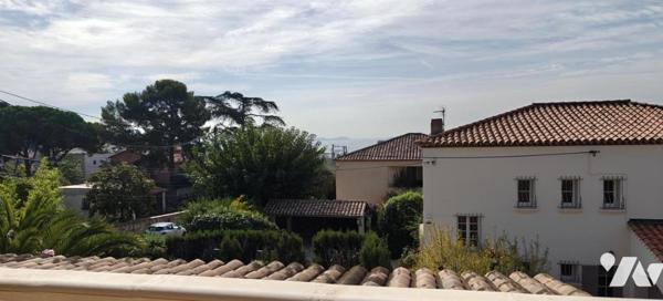 Magnifique Maison de 270 m2 avec piscine et vue mer, à 5 min du port.