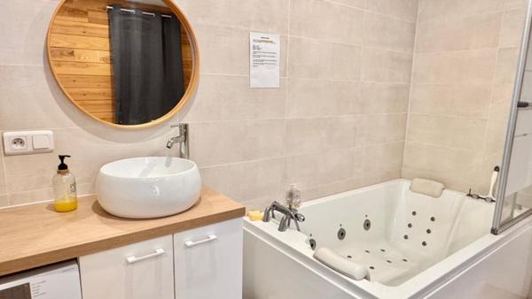 APPARTEMENT TYPE 2 ATYPIQUE !