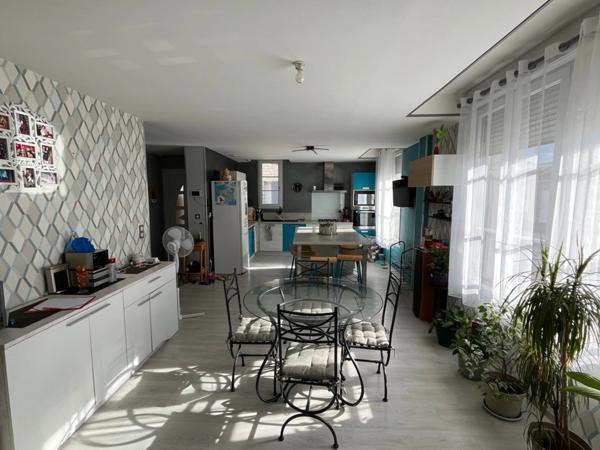 Exceptionnelle demeure, idéale pour gîte ou maison d'hôtes. Bien rare à la vente !