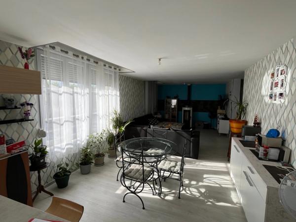 Exceptionnelle demeure, idéale pour gîte ou maison d'hôtes. Bien rare à la vente !