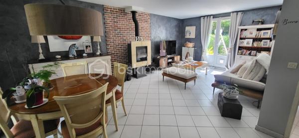 Au coeur de la résidence " LES DOMANIALES DU GOLF " venez visiter cette belle maison de type T7 d'environ 115m2 offrant des prestations soignées sur un terrain arboré de 393m2 exposé plein sud. proche de toutes les commodités (écoles, commerces, associations sportives et culturelles...) Au rez-de-chaussée vous découvrirez une grande pièce à vivre lumineuse et traversante de 34m2
une cuisine séparée et toute équipée (possibilité d'une ouverture sur le séjour) un wc, un cellier et un garage.
Au premier étage, 4 chambres avec des rangements, une salle d'eau avec un WC et une salle de bains. Au deuxième étage des combles aménagées de 42m2 avec beaucoup de rangements. 
Les plus : double vitrage en PVC, DPE en C, chauffage au gaz, un poêle à bois, plusieurs places de stationnement, un abris de jardin, un atelier et une grande terrasse.
N'hésitez pas vous allez être conquis !