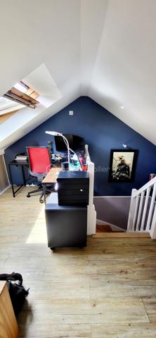 Au coeur de la résidence " LES DOMANIALES DU GOLF " venez visiter cette belle maison de type T7 d'environ 115m2 offrant des prestations soignées sur un terrain arboré de 393m2 exposé plein sud. proche de toutes les commodités (écoles, commerces, associations sportives et culturelles...) Au rez-de-chaussée vous découvrirez une grande pièce à vivre lumineuse et traversante de 34m2
une cuisine séparée et toute équipée (possibilité d'une ouverture sur le séjour) un wc, un cellier et un garage.
Au premier étage, 4 chambres avec des rangements, une salle d'eau avec un WC et une salle de bains. Au deuxième étage des combles aménagées de 42m2 avec beaucoup de rangements. 
Les plus : double vitrage en PVC, DPE en C, chauffage au gaz, un poêle à bois, plusieurs places de stationnement, un abris de jardin, un atelier et une grande terrasse.
N'hésitez pas vous allez être conquis !