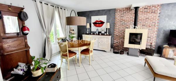 Au coeur de la résidence " LES DOMANIALES DU GOLF " venez visiter cette belle maison de type T7 d'environ 115m2 offrant des prestations soignées sur un terrain arboré de 393m2 exposé plein sud. proche de toutes les commodités (écoles, commerces, associations sportives et culturelles...) Au rez-de-chaussée vous découvrirez une grande pièce à vivre lumineuse et traversante de 34m2
une cuisine séparée et toute équipée (possibilité d'une ouverture sur le séjour) un wc, un cellier et un garage.
Au premier étage, 4 chambres avec des rangements, une salle d'eau avec un WC et une salle de bains. Au deuxième étage des combles aménagées de 42m2 avec beaucoup de rangements. 
Les plus : double vitrage en PVC, DPE en C, chauffage au gaz, un poêle à bois, plusieurs places de stationnement, un abris de jardin, un atelier et une grande terrasse.
N'hésitez pas vous allez être conquis !