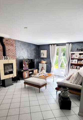 Au coeur de la résidence " LES DOMANIALES DU GOLF " venez visiter cette belle maison de type T7 d'environ 115m2 offrant des prestations soignées sur un terrain arboré de 393m2 exposé plein sud. proche de toutes les commodités (écoles, commerces, associations sportives et culturelles...) Au rez-de-chaussée vous découvrirez une grande pièce à vivre lumineuse et traversante de 34m2
une cuisine séparée et toute équipée (possibilité d'une ouverture sur le séjour) un wc, un cellier et un garage.
Au premier étage, 4 chambres avec des rangements, une salle d'eau avec un WC et une salle de bains. Au deuxième étage des combles aménagées de 42m2 avec beaucoup de rangements. 
Les plus : double vitrage en PVC, DPE en C, chauffage au gaz, un poêle à bois, plusieurs places de stationnement, un abris de jardin, un atelier et une grande terrasse.
N'hésitez pas vous allez être conquis !