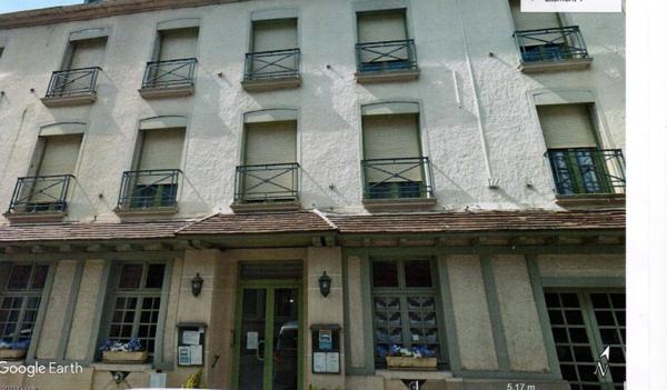 Dpt Marne (51), à vendre SEZANNE ancien hôtel restaurant de 25 chambres, 2 salles de restaurant et des appartements.
