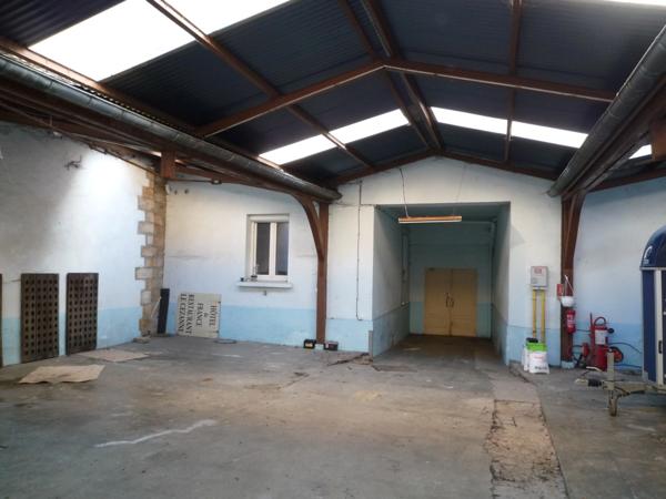 Dpt Marne (51), à vendre SEZANNE ancien hôtel restaurant de 25 chambres, 2 salles de restaurant et des appartements.