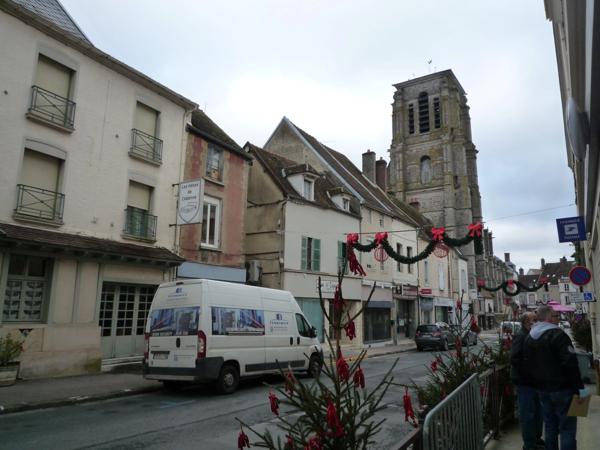 Dpt Marne (51), à vendre SEZANNE ancien hôtel restaurant de 25 chambres, 2 salles de restaurant et des appartements.