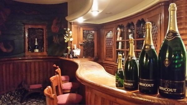 Dpt Marne (51), à vendre SEZANNE ancien hôtel restaurant de 25 chambres, 2 salles de restaurant et des appartements.