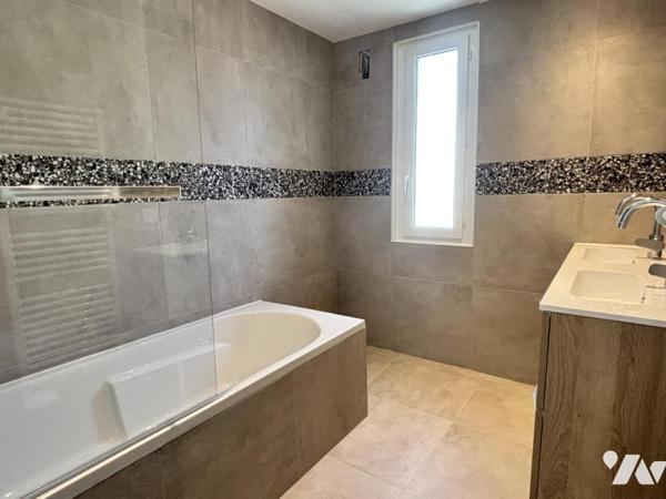 GRENOBLE proche Place de l'Etoile, appartement 6p+C en étage, rénové