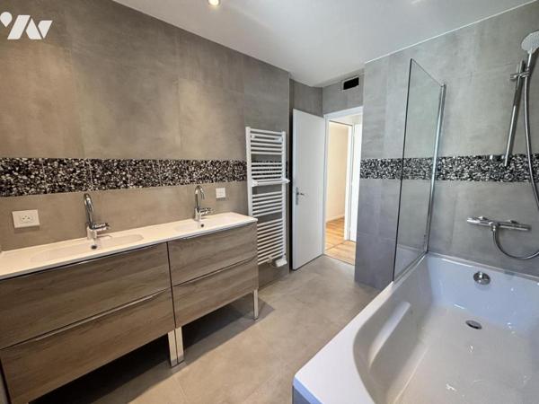 GRENOBLE proche Place de l'Etoile, appartement 6p+C en étage, rénové