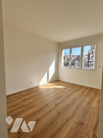 GRENOBLE proche Place de l'Etoile, appartement 6p+C en étage, rénové