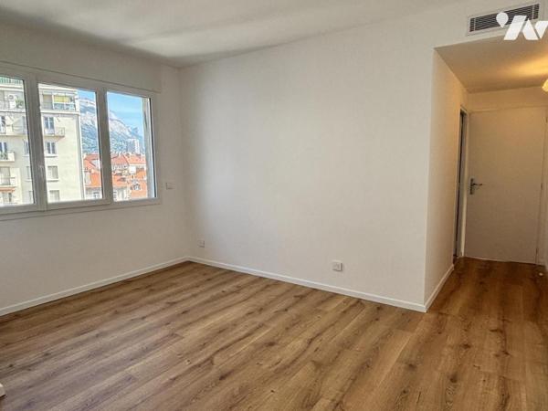 GRENOBLE proche Place de l'Etoile, appartement 6p+C en étage, rénové