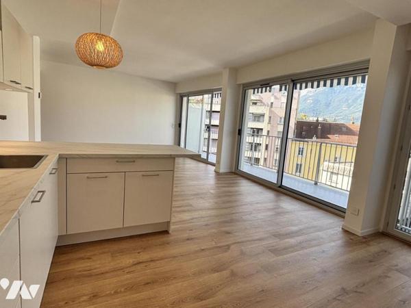 GRENOBLE proche Place de l'Etoile, appartement 6p+C en étage, rénové