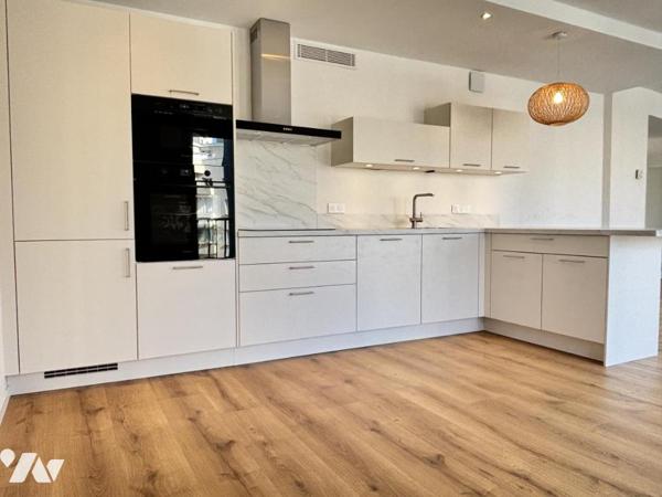 GRENOBLE proche Place de l'Etoile, appartement 6p+C en étage, rénové