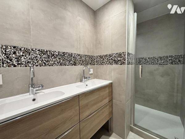 GRENOBLE proche Place de l'Etoile, appartement 6p+C en étage, rénové