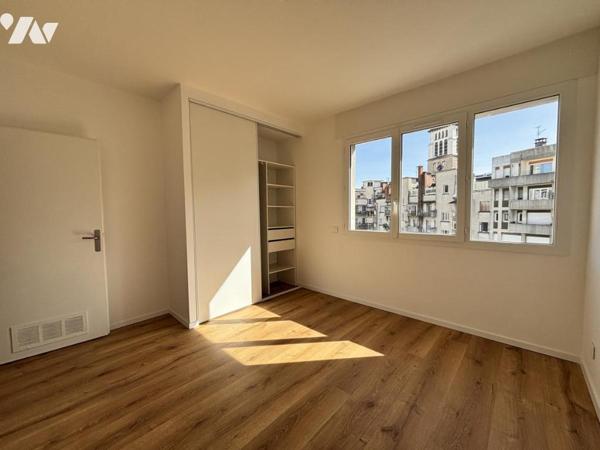 GRENOBLE proche Place de l'Etoile, appartement 6p+C en étage, rénové