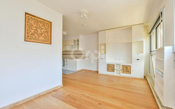 Appartement à vendre    1 pièce • 42,04 m2 Paris 15