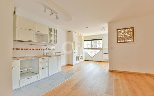 Appartement à vendre    1 pièce • 42,04 m2 Paris 15
