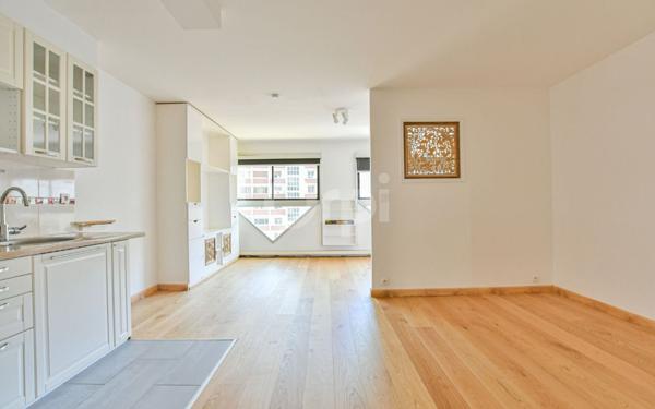 Appartement à vendre    1 pièce • 42,04 m2 Paris 15