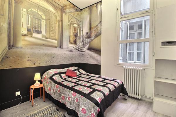 Superbe appartement haussmannien avec ascenseur de 126.5 m² et balcon de ville à deux pas de la Comédie.