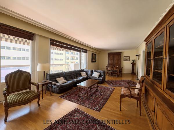 LYON 6ème - A deux pas du Parc de la Tête d'Or - Spacieux T4 avec terasse + Balcon - Une cave - Garages.