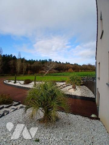 Pavillon familial tout confort sur sous-sol et 2 hectares de terrain