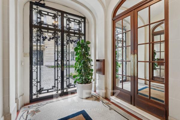 Élégant duplex avec balcon, au calme, à Passy