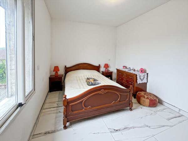 Charmante maison familiale avec 4 chambres, jardin, dépendance et abri voiture.