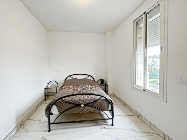 Charmante maison familiale avec 4 chambres, jardin, dépendance et abri voiture.