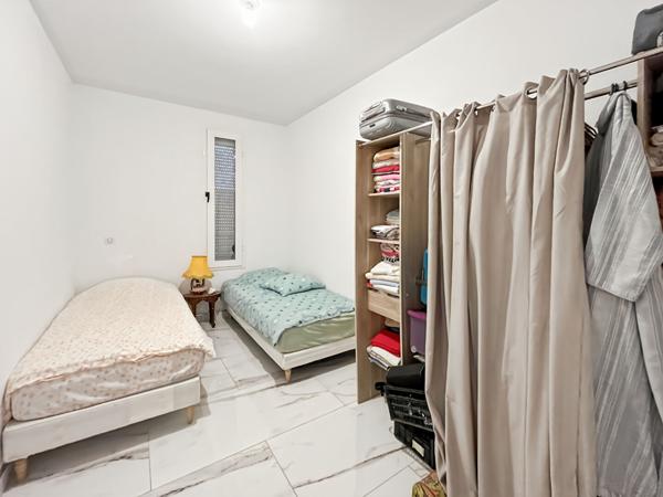 Charmante maison familiale avec 4 chambres, jardin, dépendance et abri voiture.