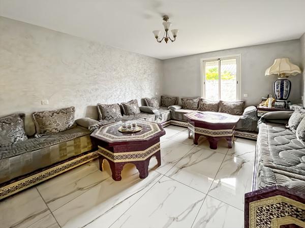 Charmante maison familiale avec 4 chambres, jardin, dépendance et abri voiture.