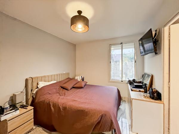 Charmante maison familiale avec 4 chambres, jardin, dépendance et abri voiture.